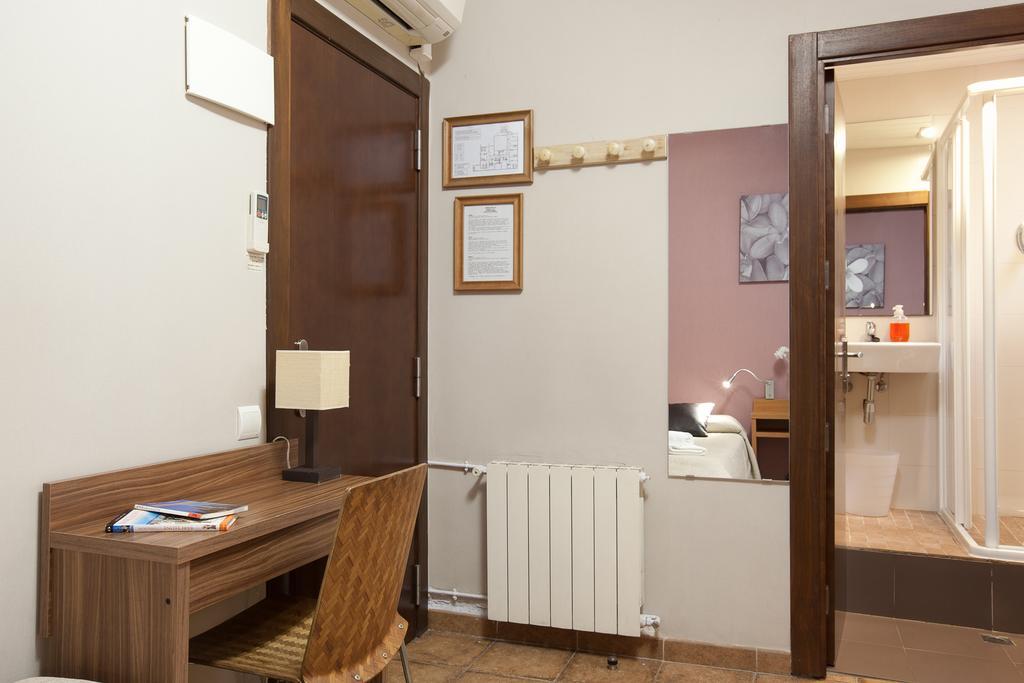 Pension Mariluz Βαρκελώνη Δωμάτιο φωτογραφία